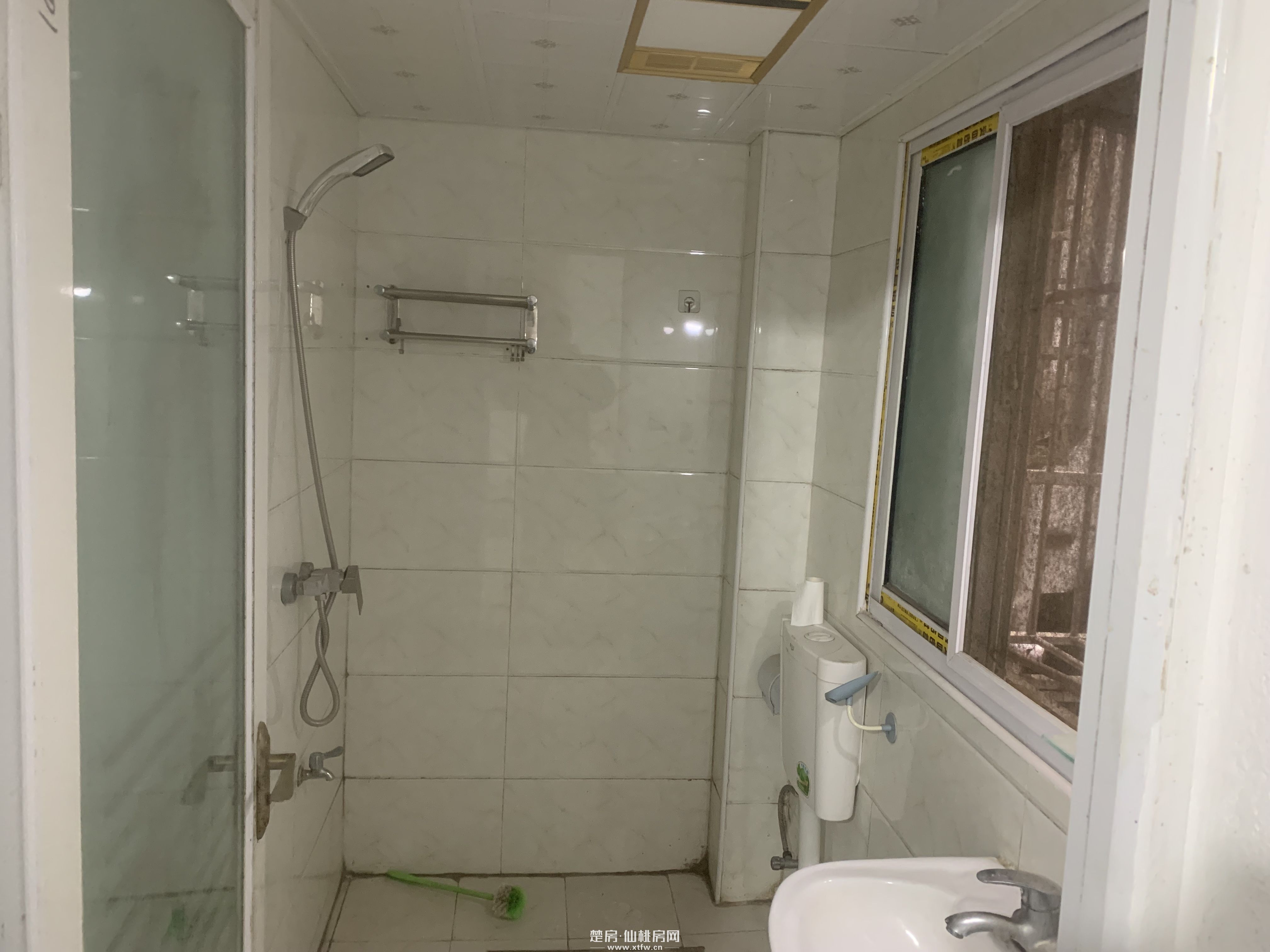 沙嘴步行街中段五居新区西八巷15号