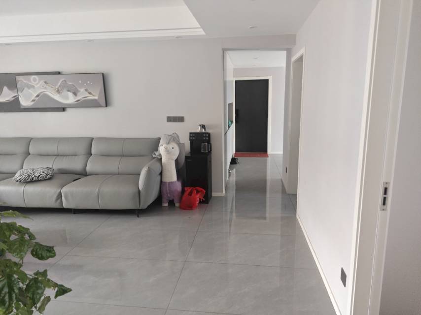 蓝天新城精装新房出租