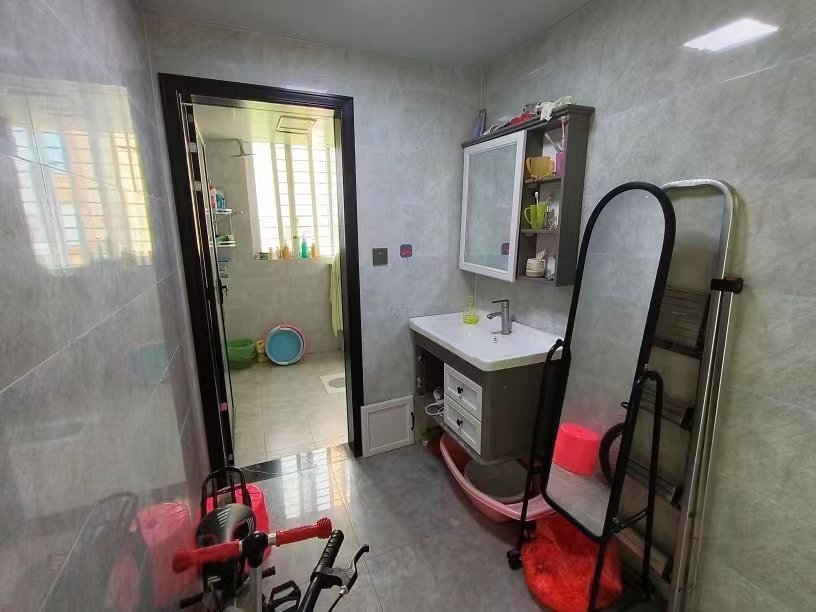 城南都市高尔夫.精装三房两卫.电梯中间楼层.看房约