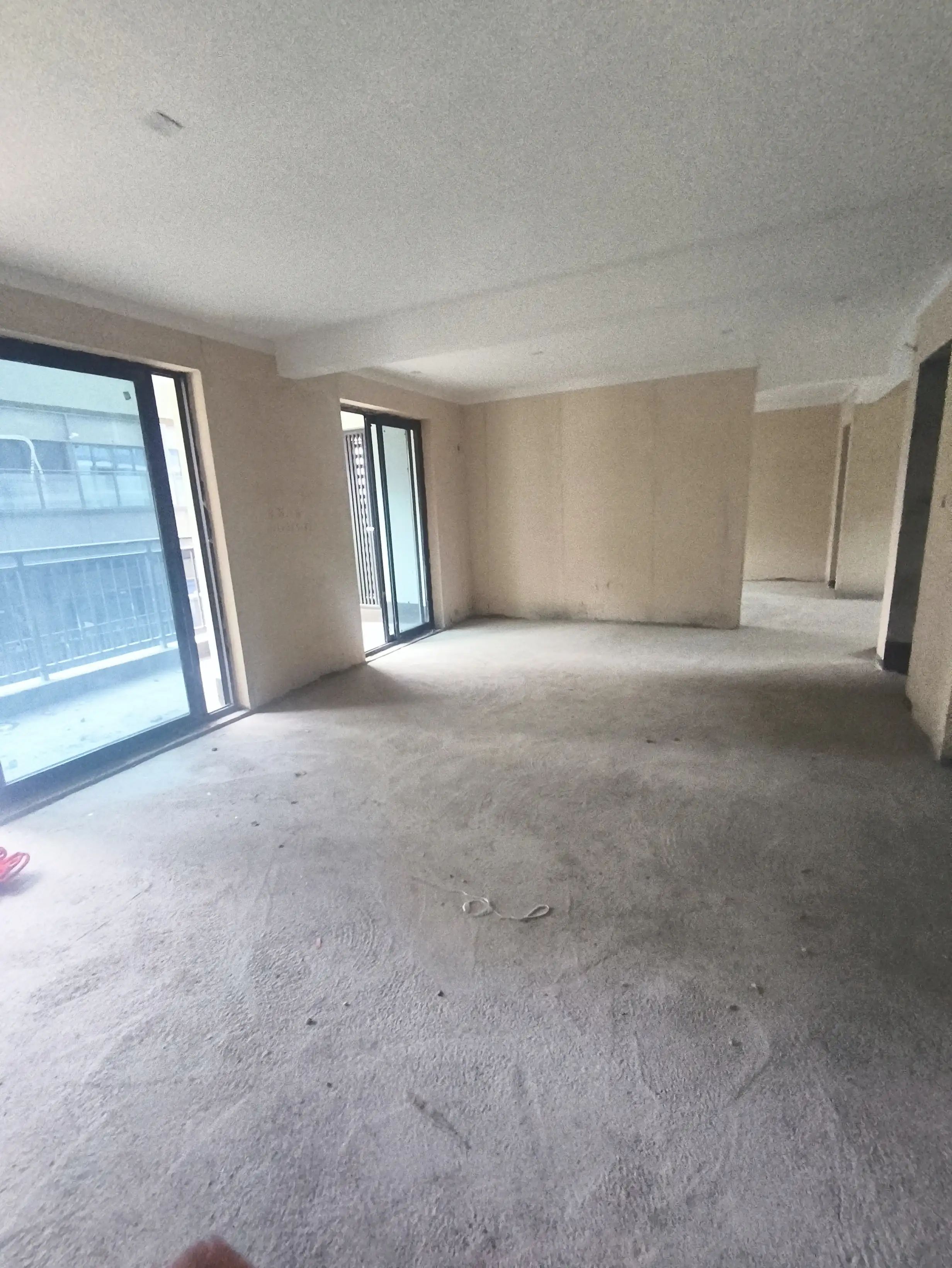 城南，吾悦，业主急卖，毛坯三房，诚心出售，价格可谈，