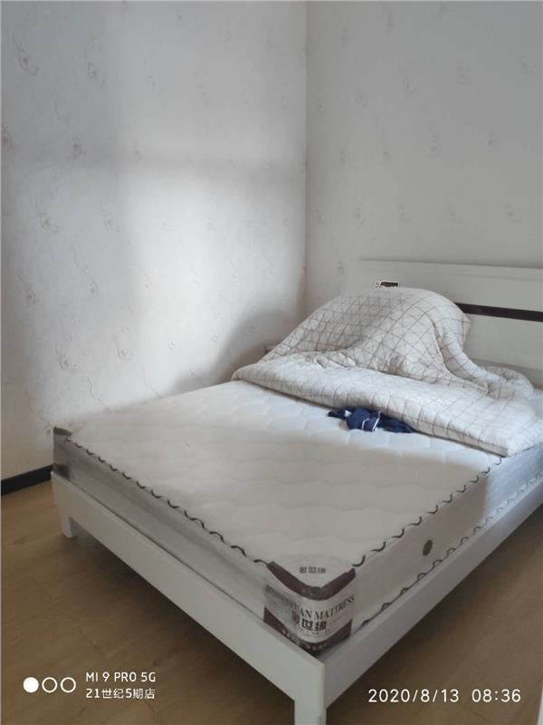 天诚缘精装小三房，全新装修未住，满五 可按揭电梯楼层好