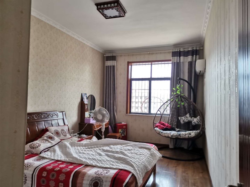 仙源 旁装修三房，陪读不错选择，证件满二，送1楼20平地下室