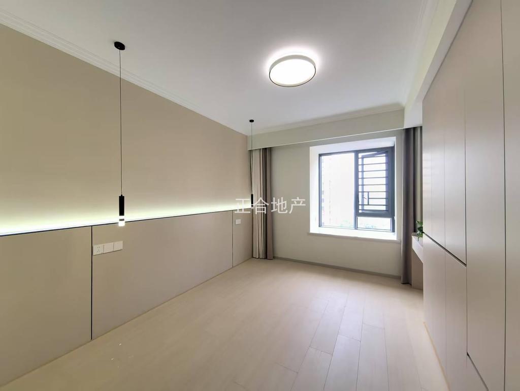 一中对面，翰林公馆，装修成色新，精装三房，采光好，证满二，好楼层