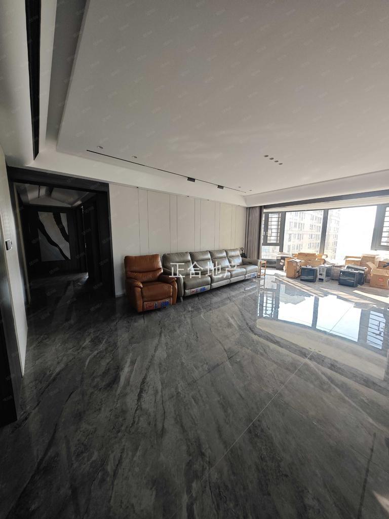 御台公馆245平5房 豪装 好楼层 满五