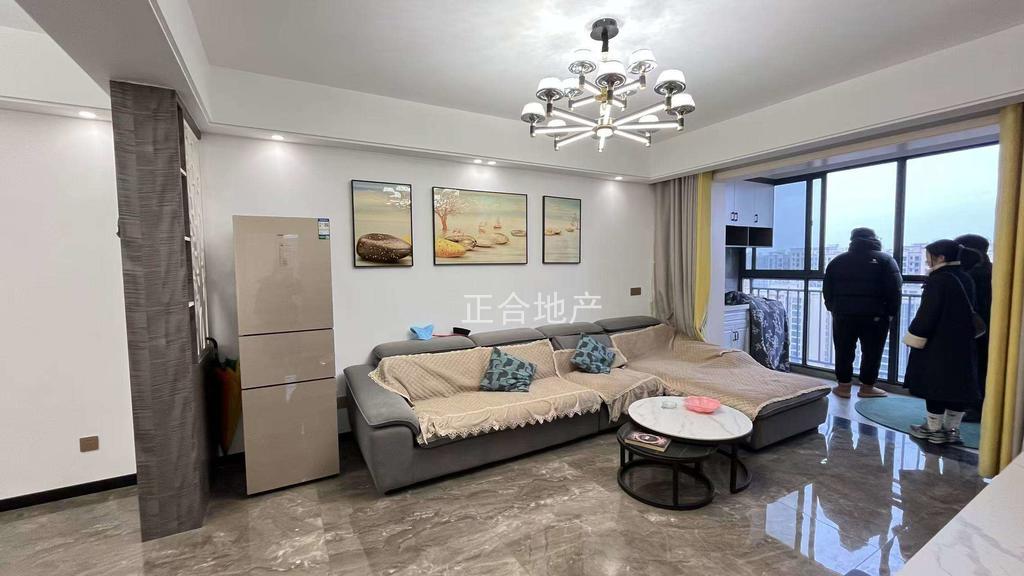 急售，森林国际，湖景房，精装三房两厅，9.9成新，基本未住，证满二，视野好