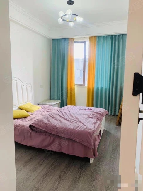 237，城西，天然氧吧，绿地华庭，精装九成新，洋房送大露台，证满二，南北通透