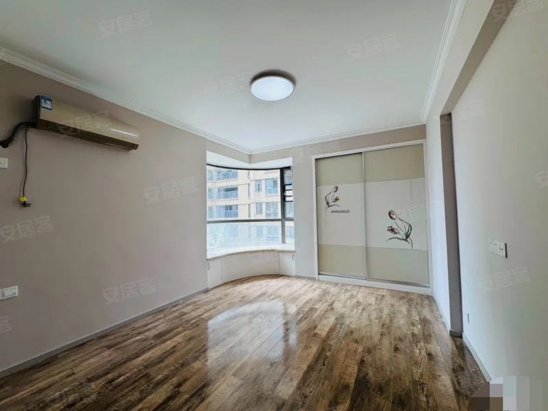 颐和公馆，纯边户，精装3房2卫，11楼，三面采光，南北通透，单价5000