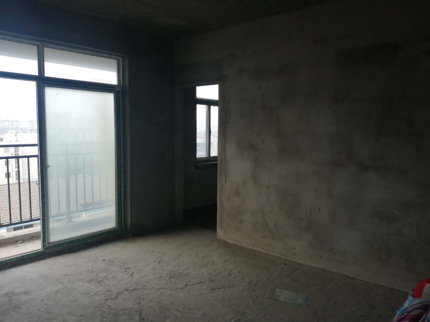 阳光田园国际一室一厅毛坯房，好楼层， 看房