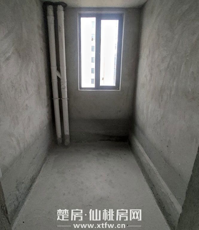 和平社区.90平毛坯三房带地下室.南北通透