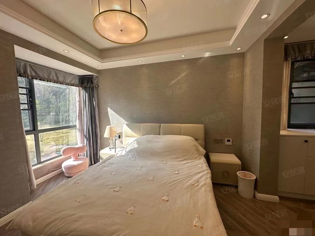 2，业主诚意出售，单价5300，包过户，御台公馆，精装两房，全屋中央空调，暖气片