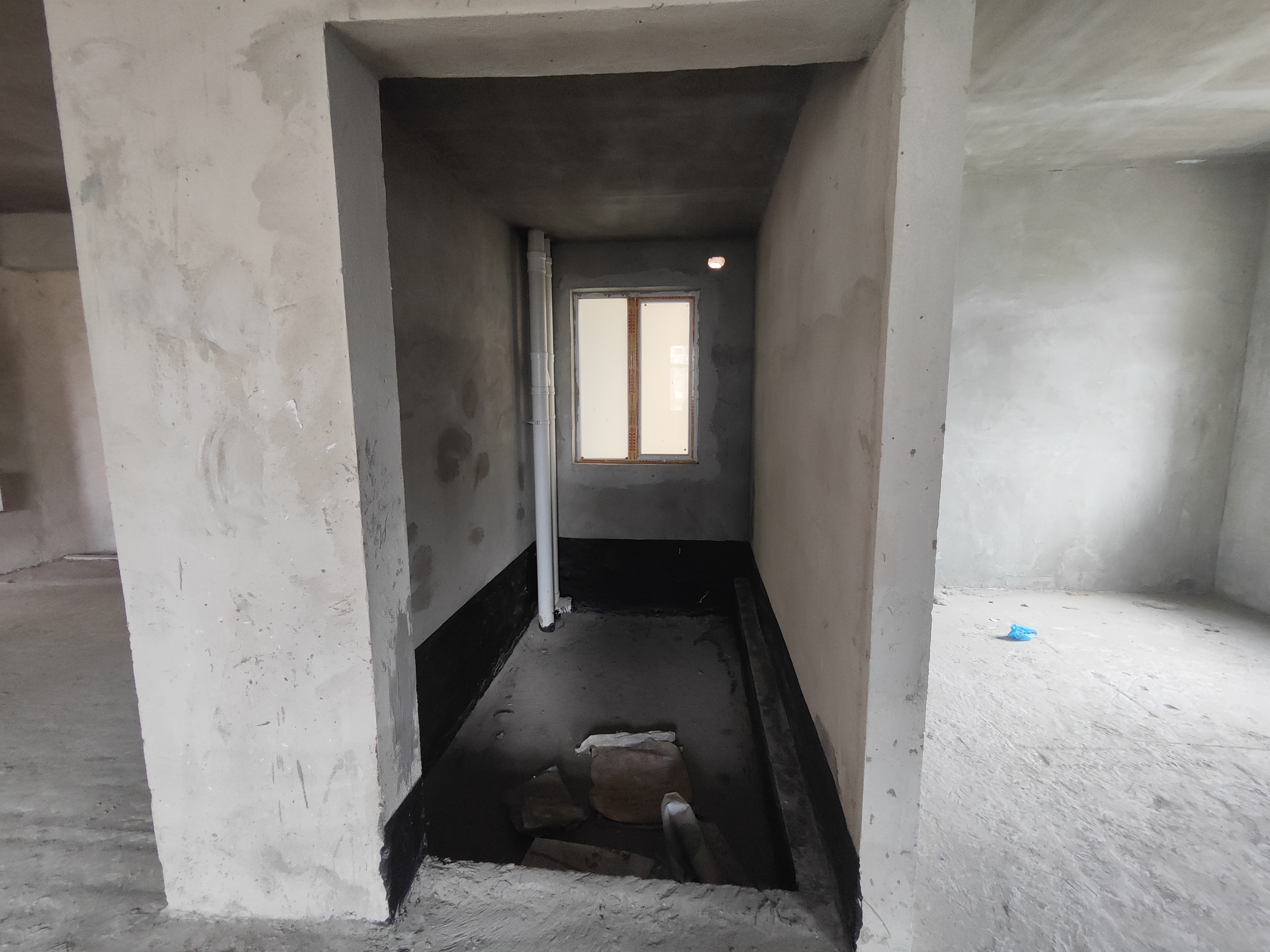 领秀城毛坯大三房三开间朝南满二证在手人车分流小区