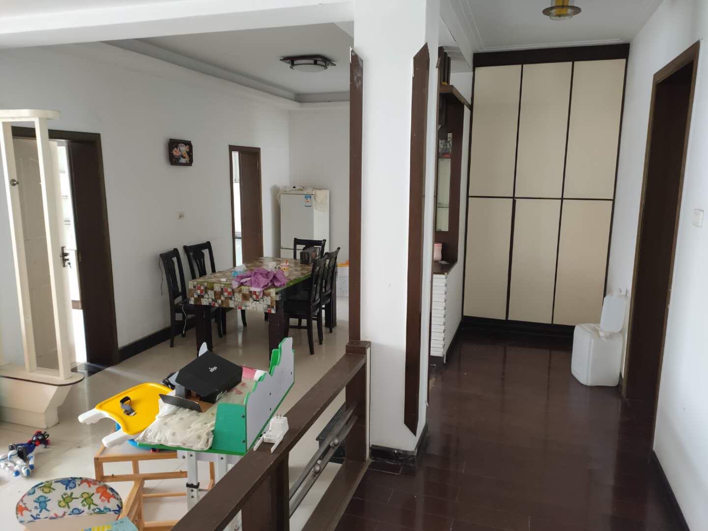 园丁小区四房 精装修 地段好 小区可停车 业主诚间售