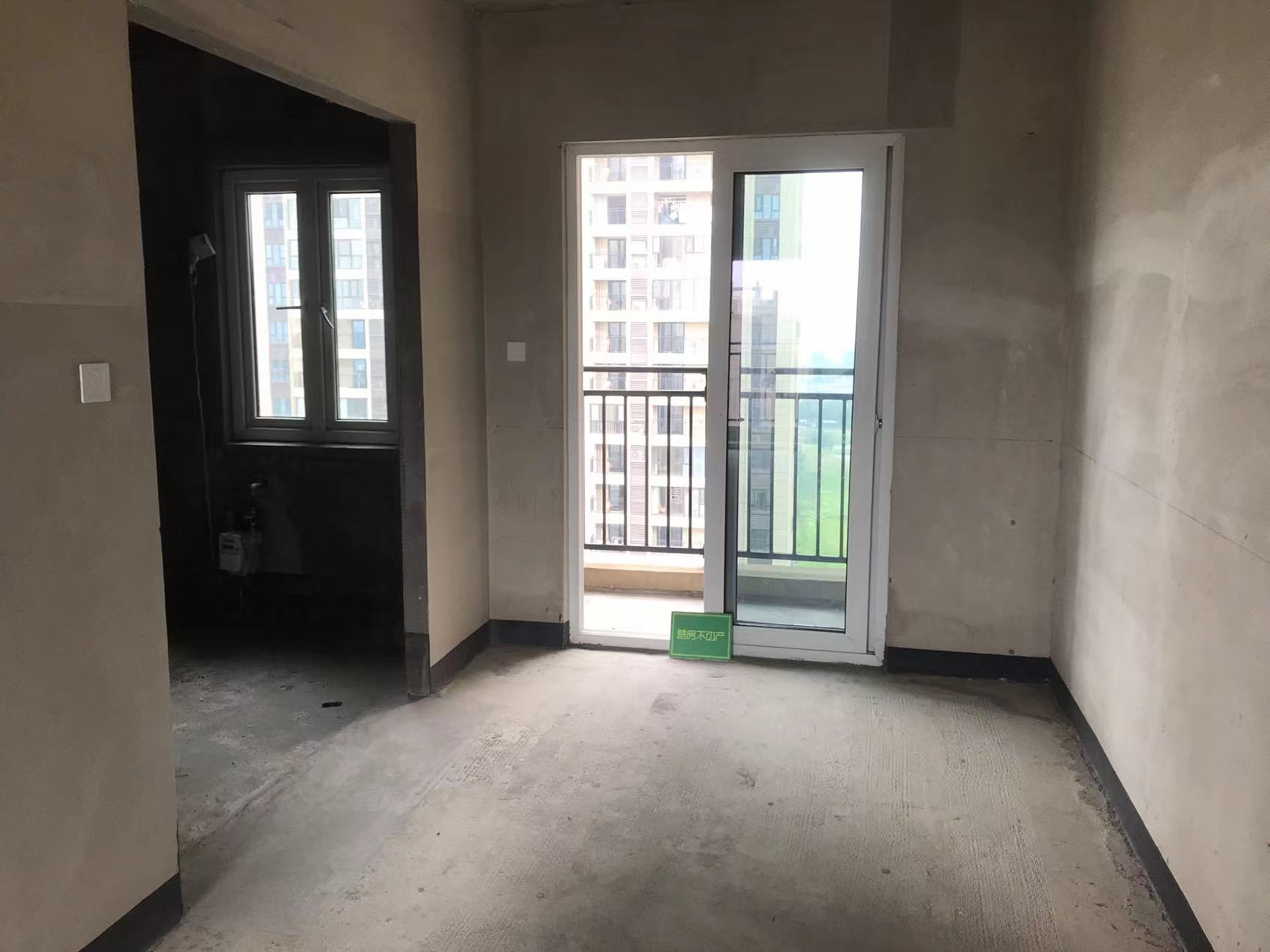 碧桂园送车位毛坯大四房南北通透双阳台小区环境好天然游泳池为您的品质生活保驾护航