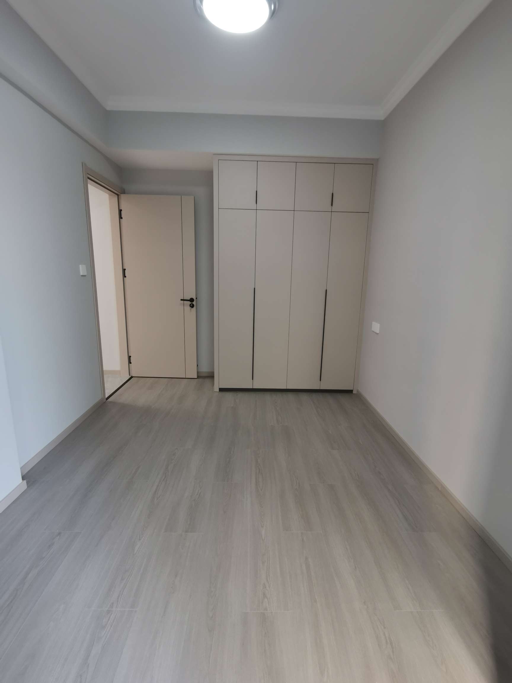 急售，城南品质小区，全新装修，一天未住，满二