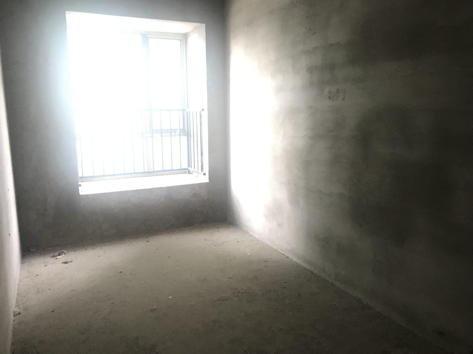 元泰未来城c区毛坯四房超大阳台南北通透户型方正