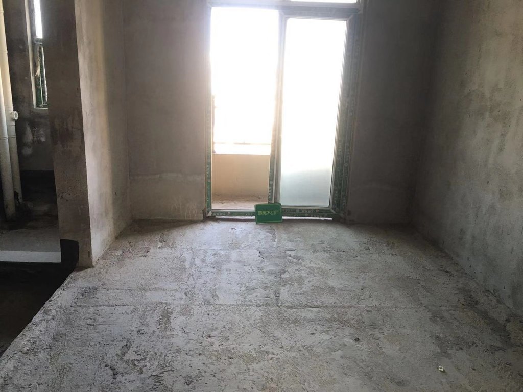 元泰未来城.毛坯边户三房.南北通透.看房方便