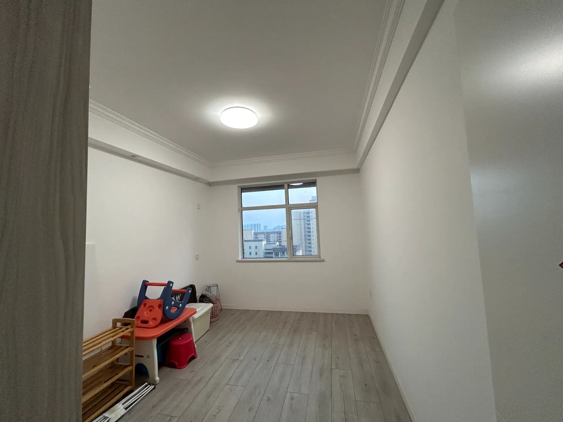 城南，领秀城，边户，精装三房两卫，好楼层，全人车分流小区，证满二