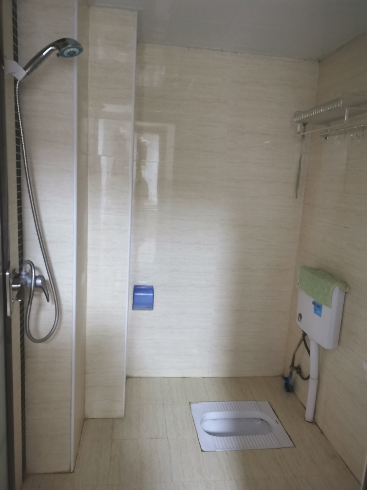 一中对面上苑一品2室2厅1卫精装修家具家电全配！