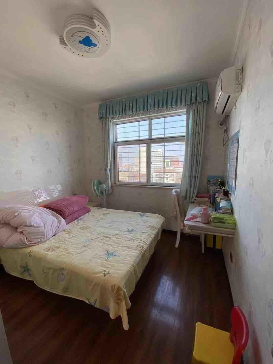 笆篓湾金居3室2厅1卫103平精装修家具家电全送53.8万优价出售