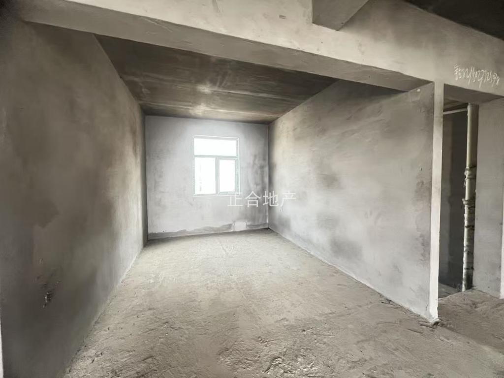 捡漏，元泰清华园，中间好楼层，毛坯3房2厅2卫🈵️五，单价4100，老‮好