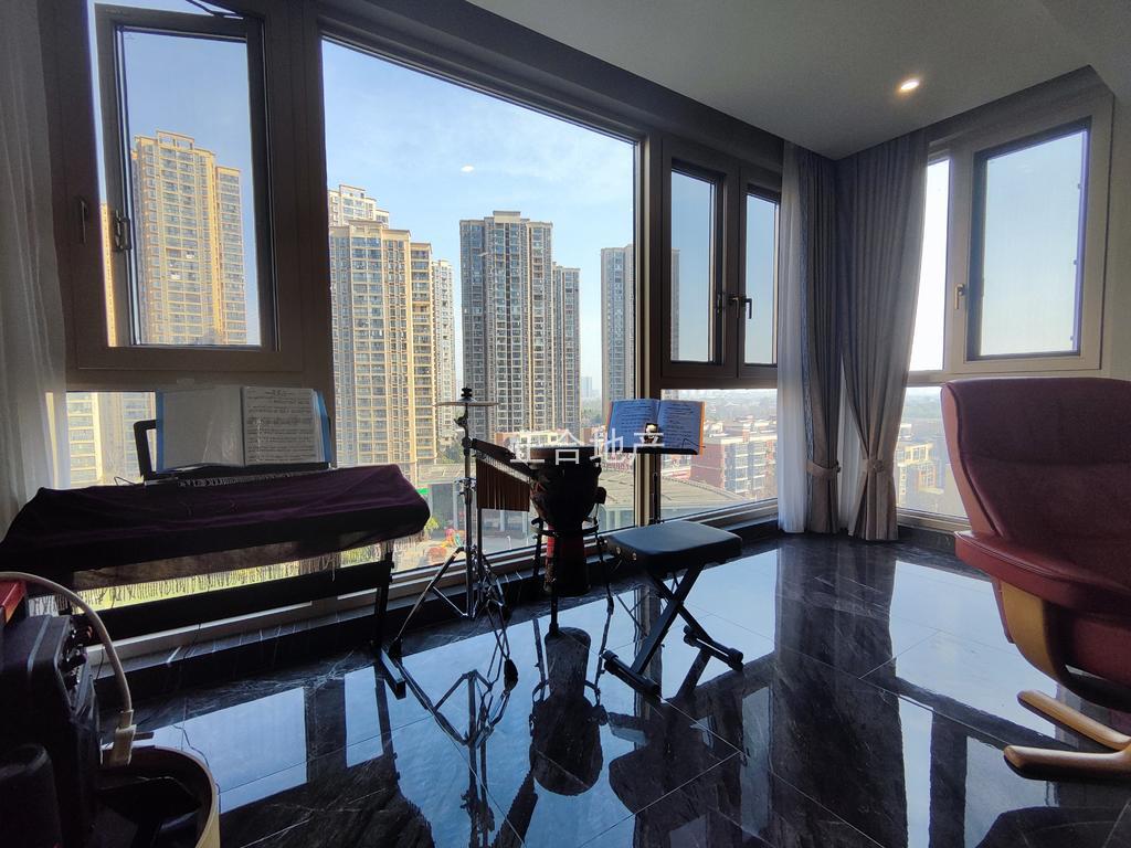 城南，森林‮际国‬城，​大‮层平‬，全屋‮装豪‬四‮两房‬卫，​全‮品屋‬牌，‮央中‬空调，暖气片​家私‬全送➕车位