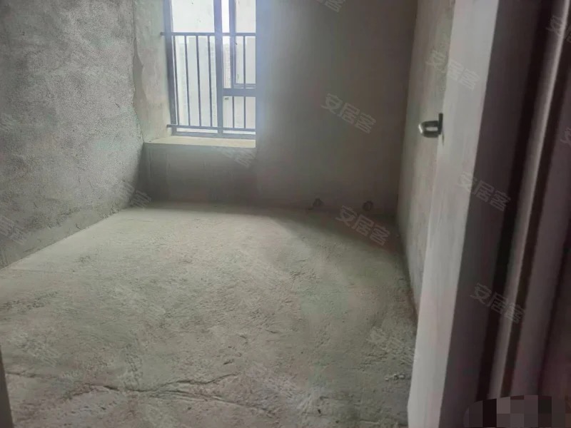 338，城南，蓝天白云，次新小区，毛坯3房2厅2卫，单价5700+，证满二，捡漏