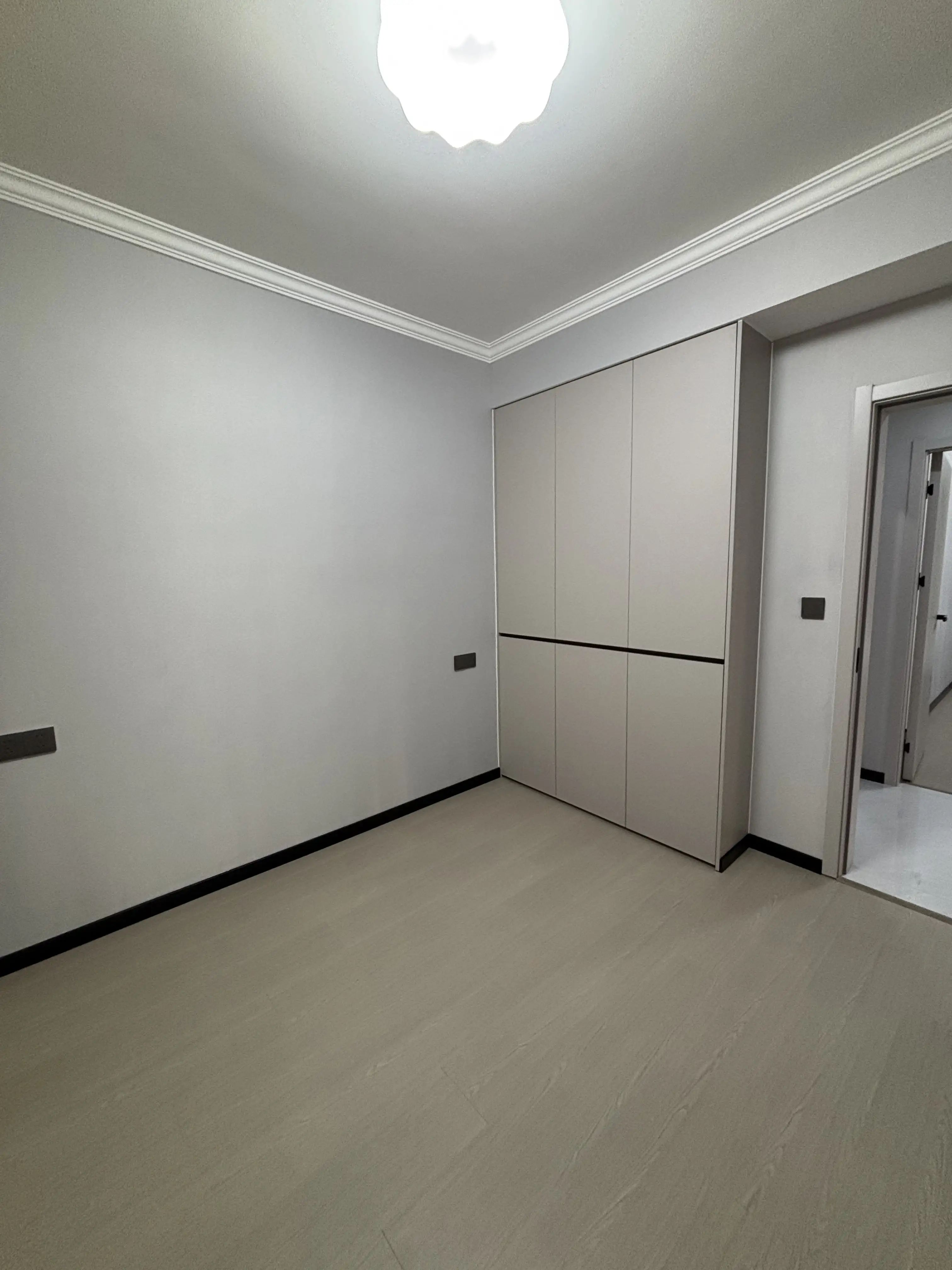 降价了，亏本出售，御湖世家，送车位，全新装修婚房，精装三房，好楼层