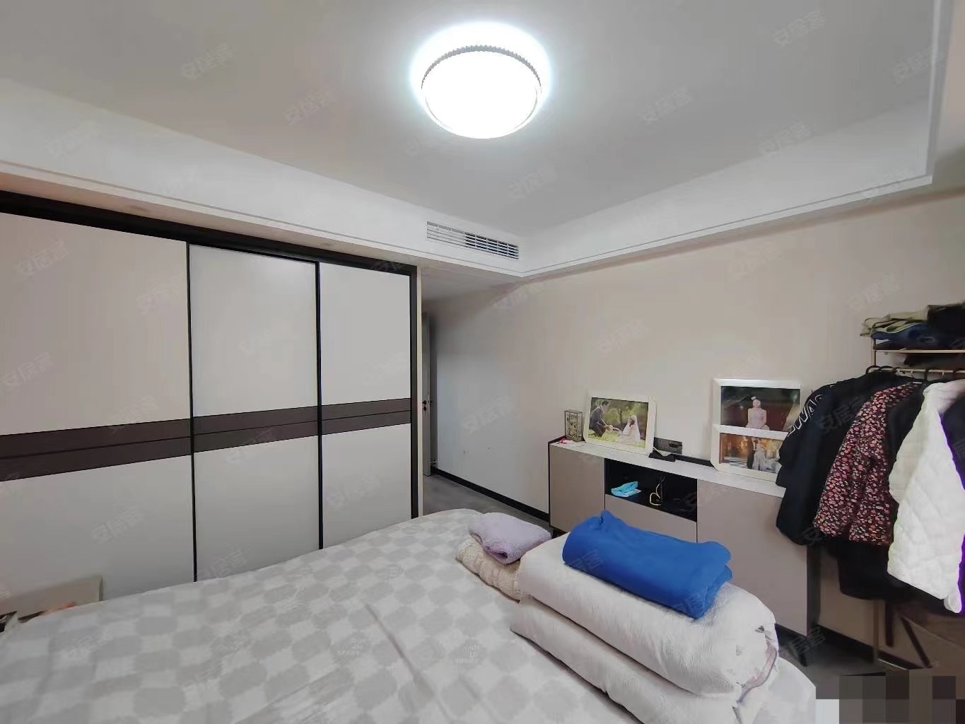 53，捡漏，森‮国林‬际‮冷翡‬翠，精装三房，‬全屋地暖，证‬满二