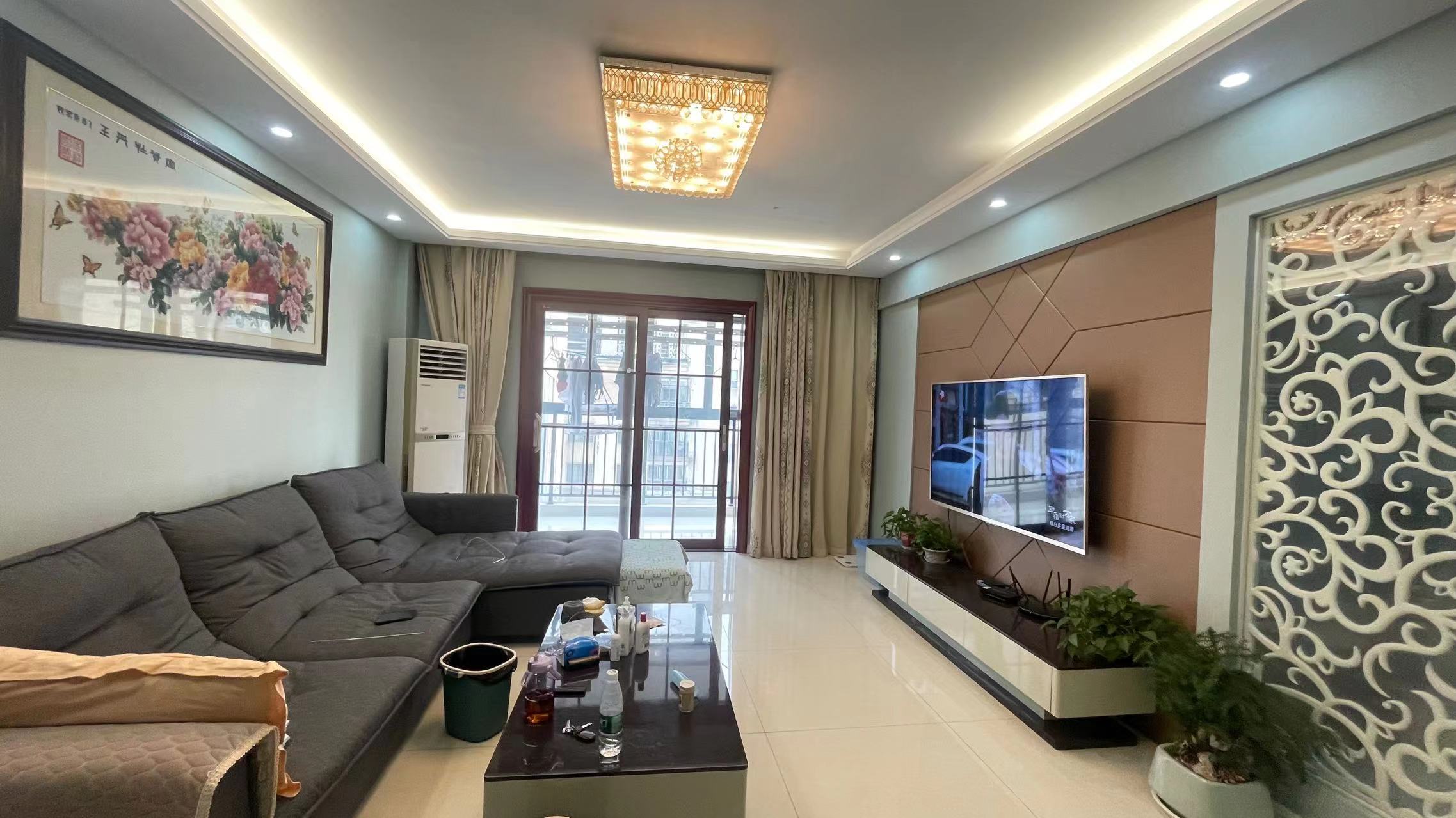 一品苑森林国际北苑对面.精装三房两卫.证件满二.看房方便