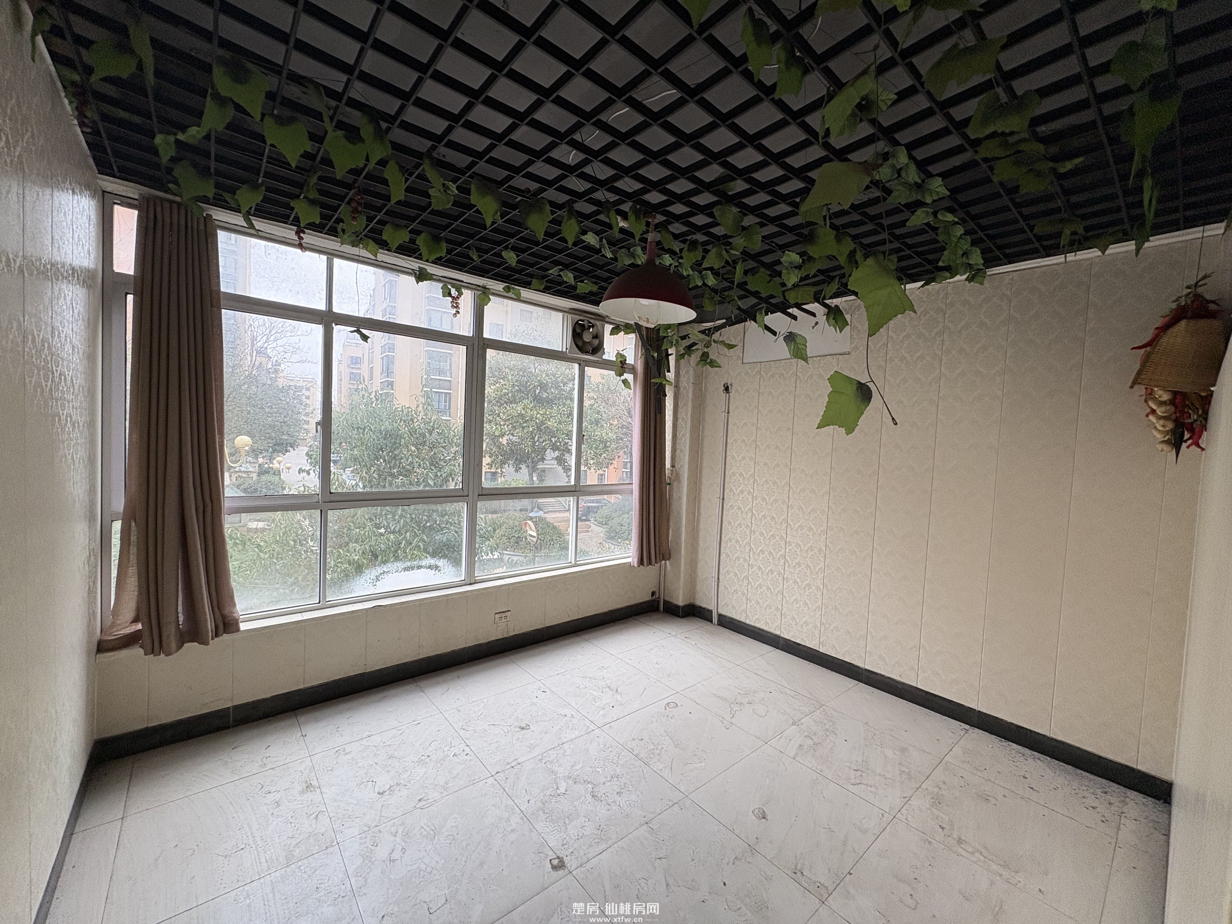 滨江星城仙北板块小区入户大门商铺出租，上下两层，323平