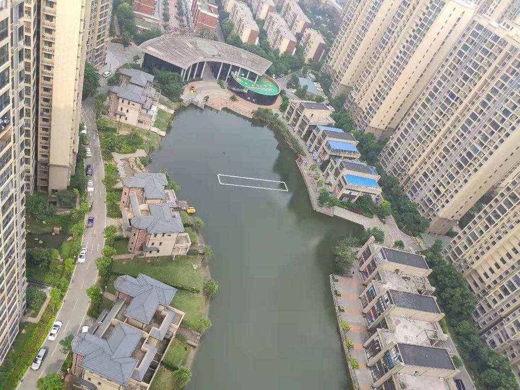 森林国际.毛坯大平层.中间楼层.看房方便