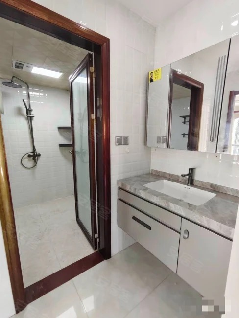 降价了，福星城，精装大三房，全屋中央空调，证满二，9成新