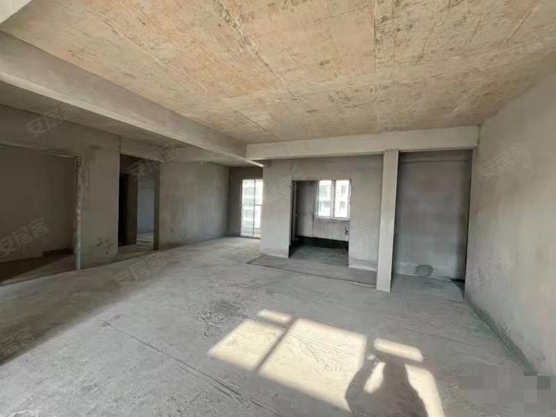 降价了，蓝天花园，1梯1户洋房，东边户，客厅6米挑高，带两个地下车位，无过户费