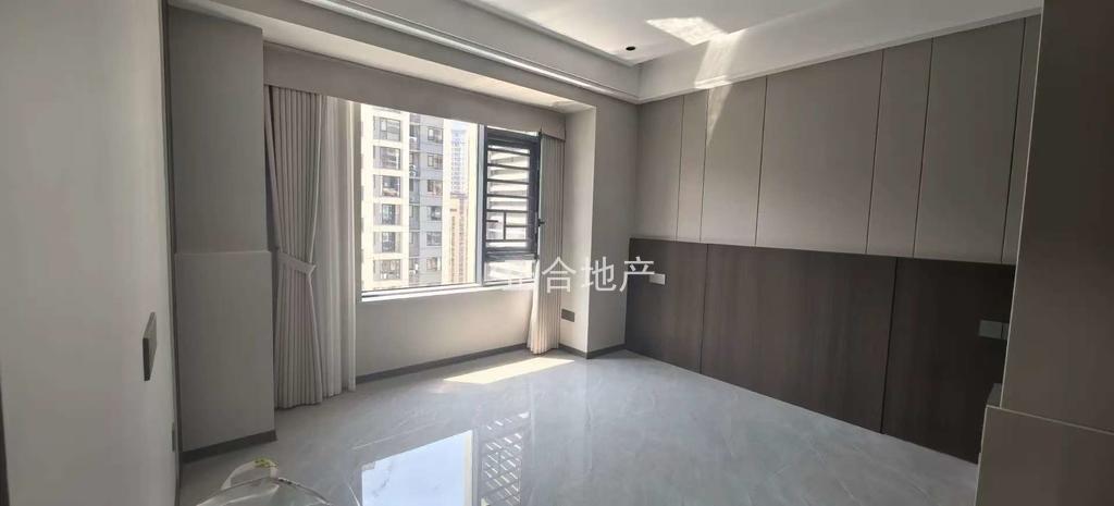 蓝‮花天‬园一‮一梯‬户，精装三房，地暖+中央空调，一‮未天‬住，小高层电梯12楼，双阳台