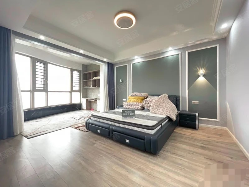 急售，御台公馆，大平层，精装大四房，拎包入住，诚心出售