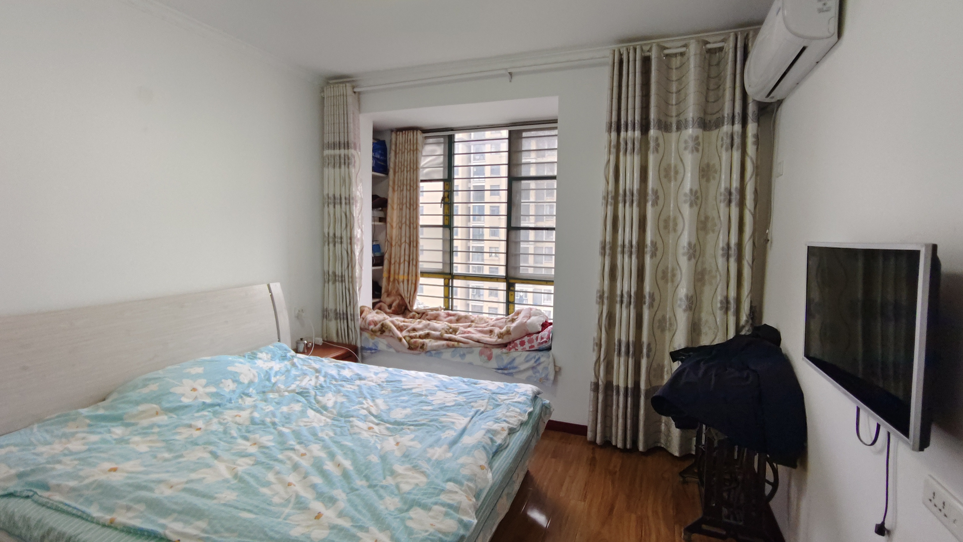 新城一号.精装大两房.中间楼层.证件满二.看房约