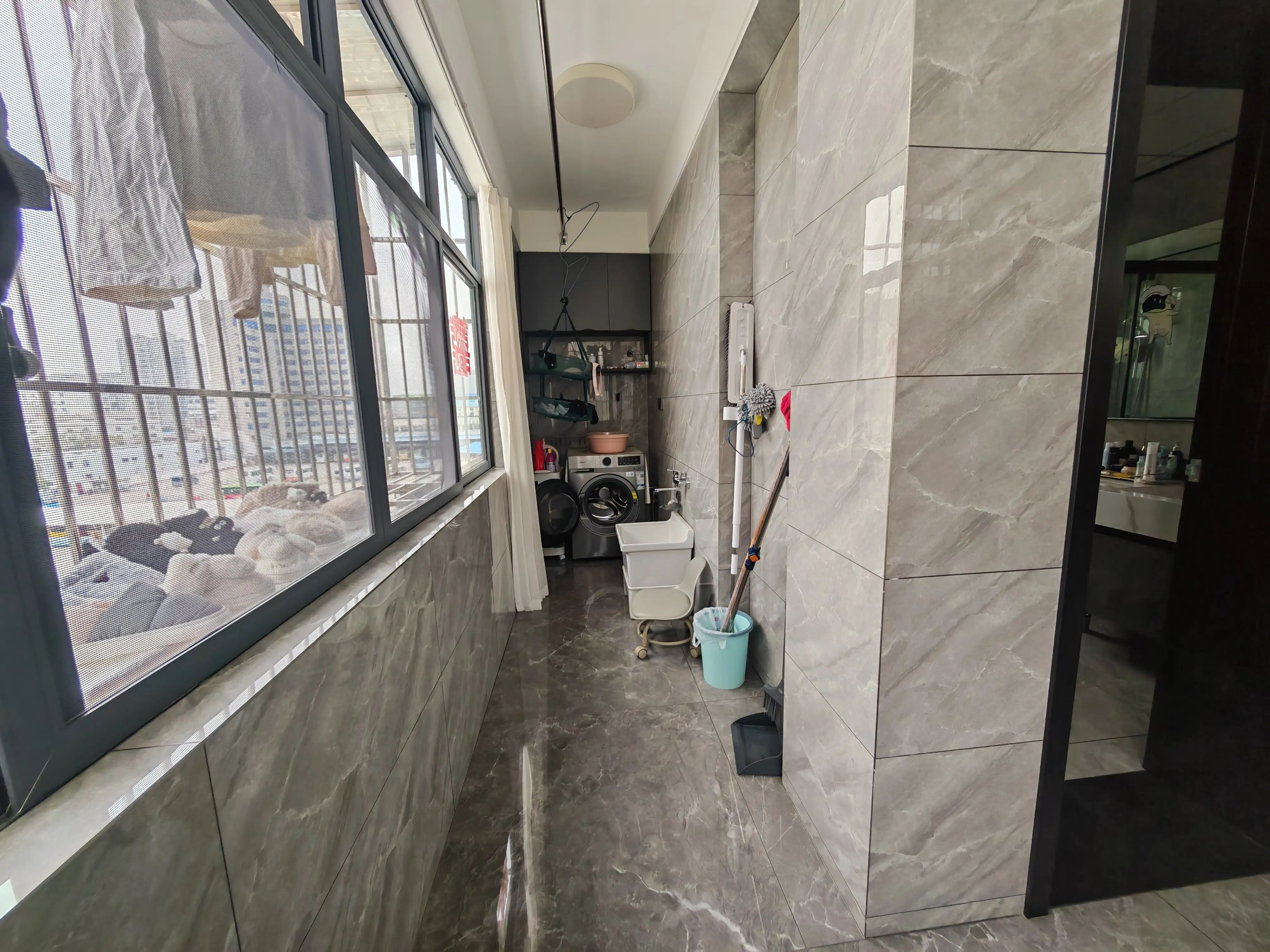 城南，北苑旁，电梯5楼，精装四房二卫，送大地下室，二个大露台