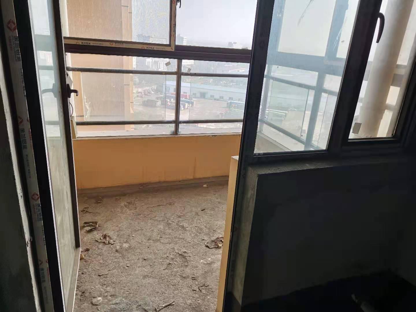 城东读和平 四中有单 衣帽间