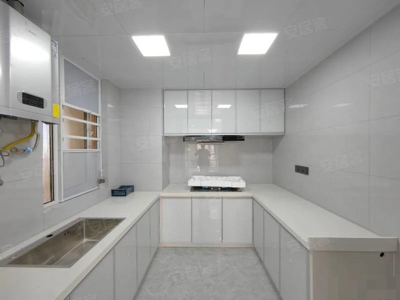 亏本急售，捡漏捡漏，城南，南国明珠，上元泰三中，电梯中间楼层，全新装修，