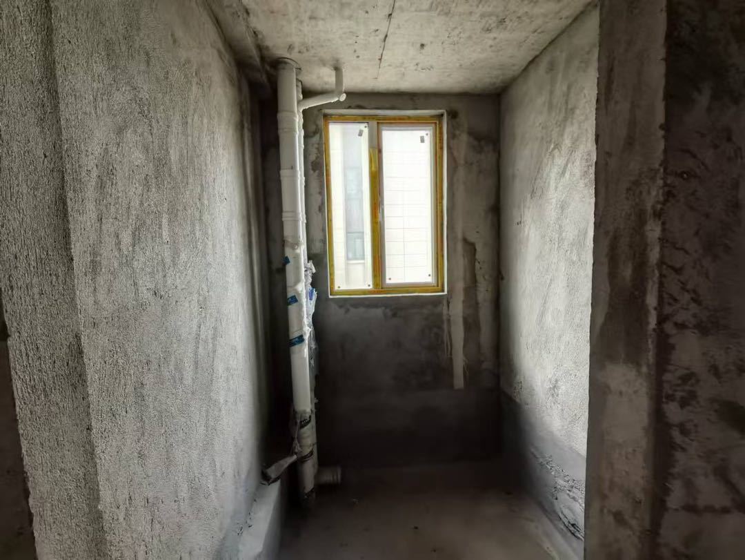 捡漏，城南，蓝天新城，电梯12层，送一个车位，证满二