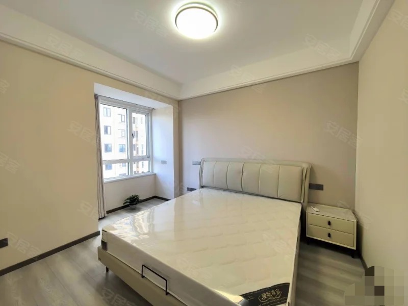 城南，南国明珠，电梯10楼，精装三房二卫，证满二年，捡漏