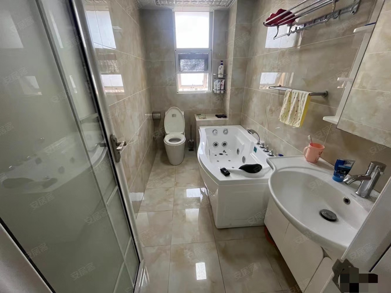 检漏，房东急售，满庭春，精装三房两卫​，证满二，户型采光好