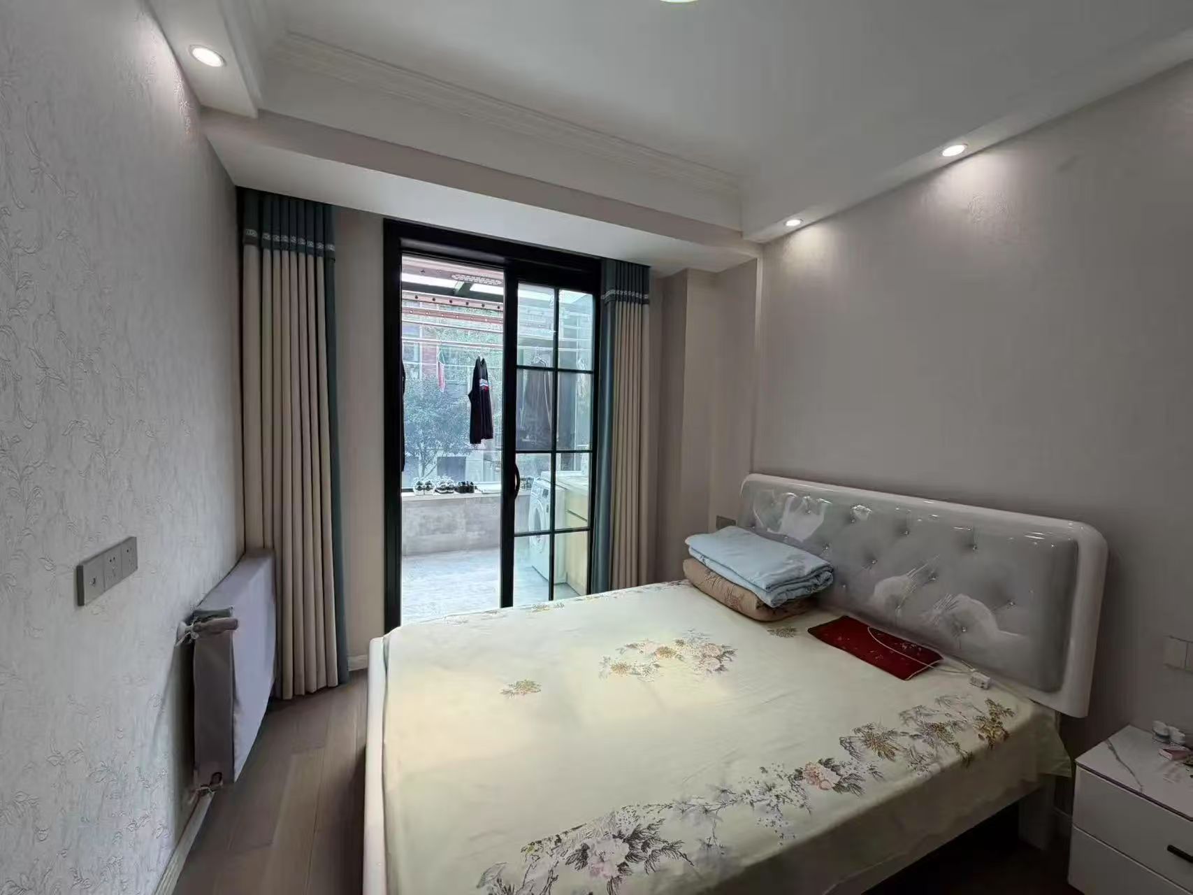 绿地香格里拉，豪装复式，五房四厅三卫，带院子、车库和路面车位，房东诚心出售