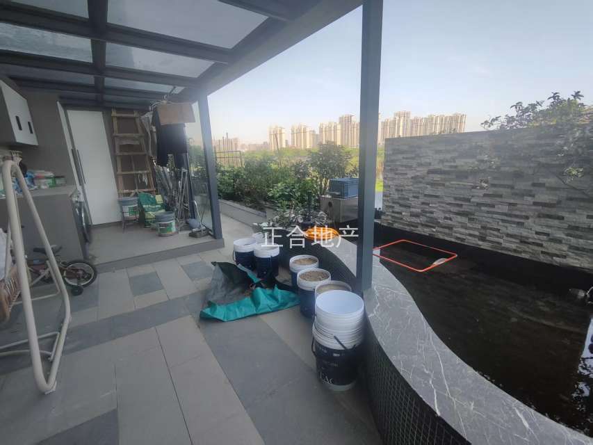 城南，蓝天新城，豪装三房，带100平特大露台，带地下子母车位，证满二