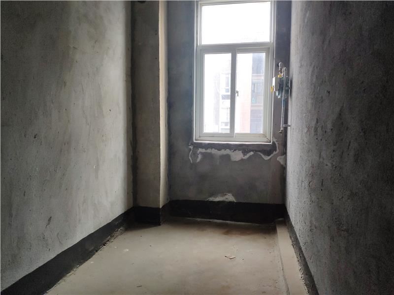 城南小三房现代明珠新城， 付9万满二证在手可按揭