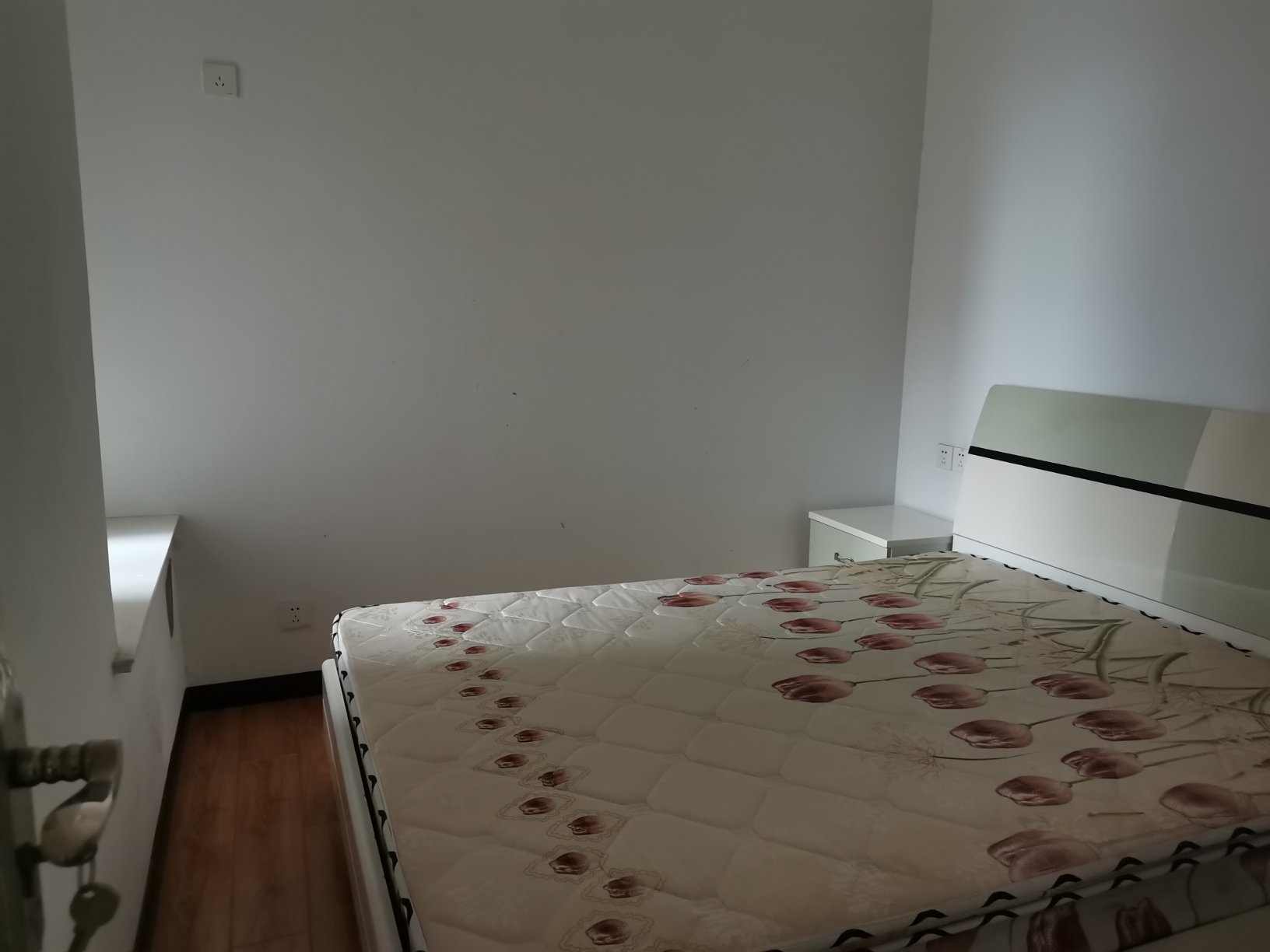 翰林公馆3室2厅2卫 精装修家具家电全配 优价出租！