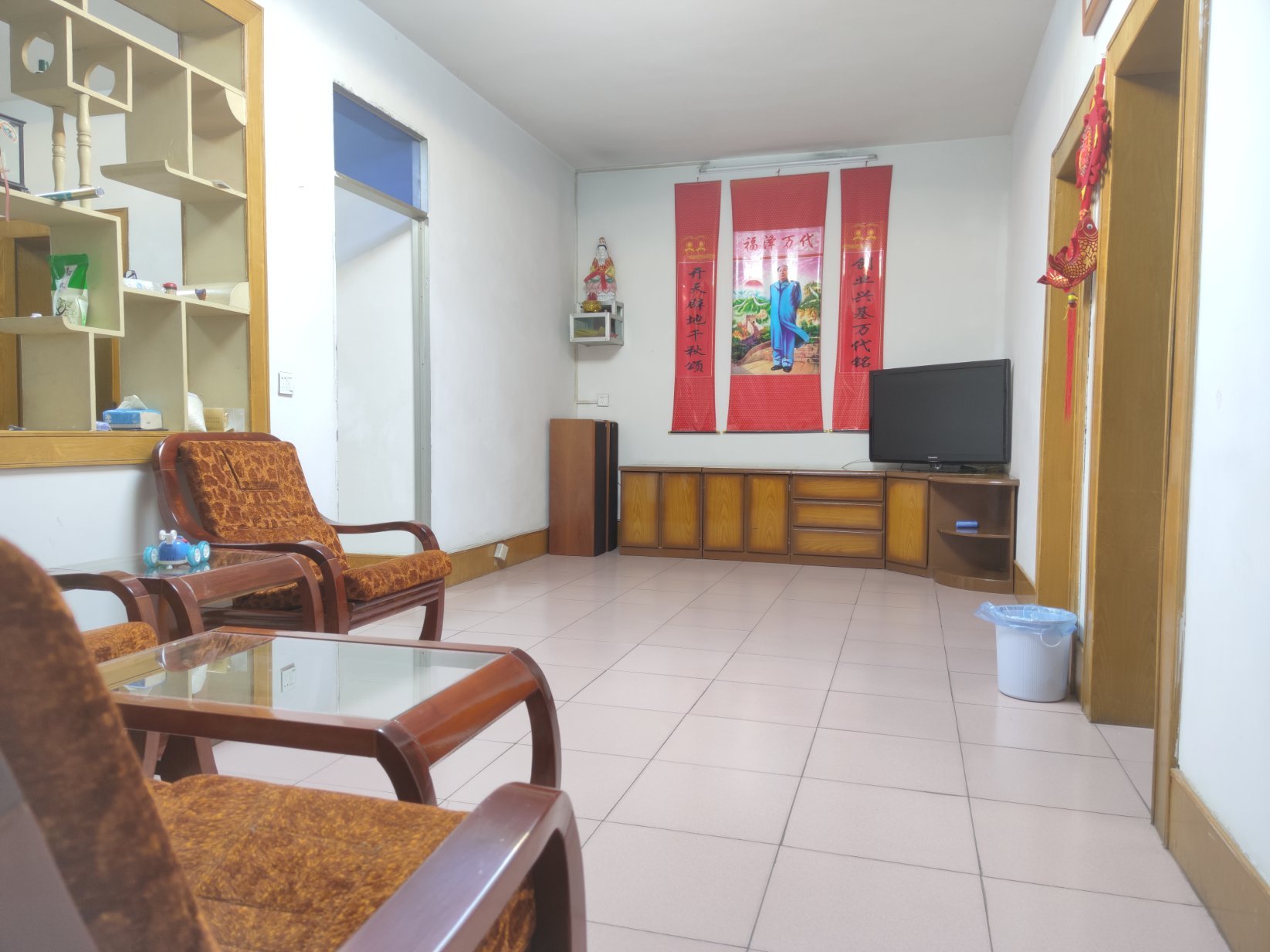 粮局宿舍楼，江汉家具城，老房权证，可拓展至四房，楼梯缓