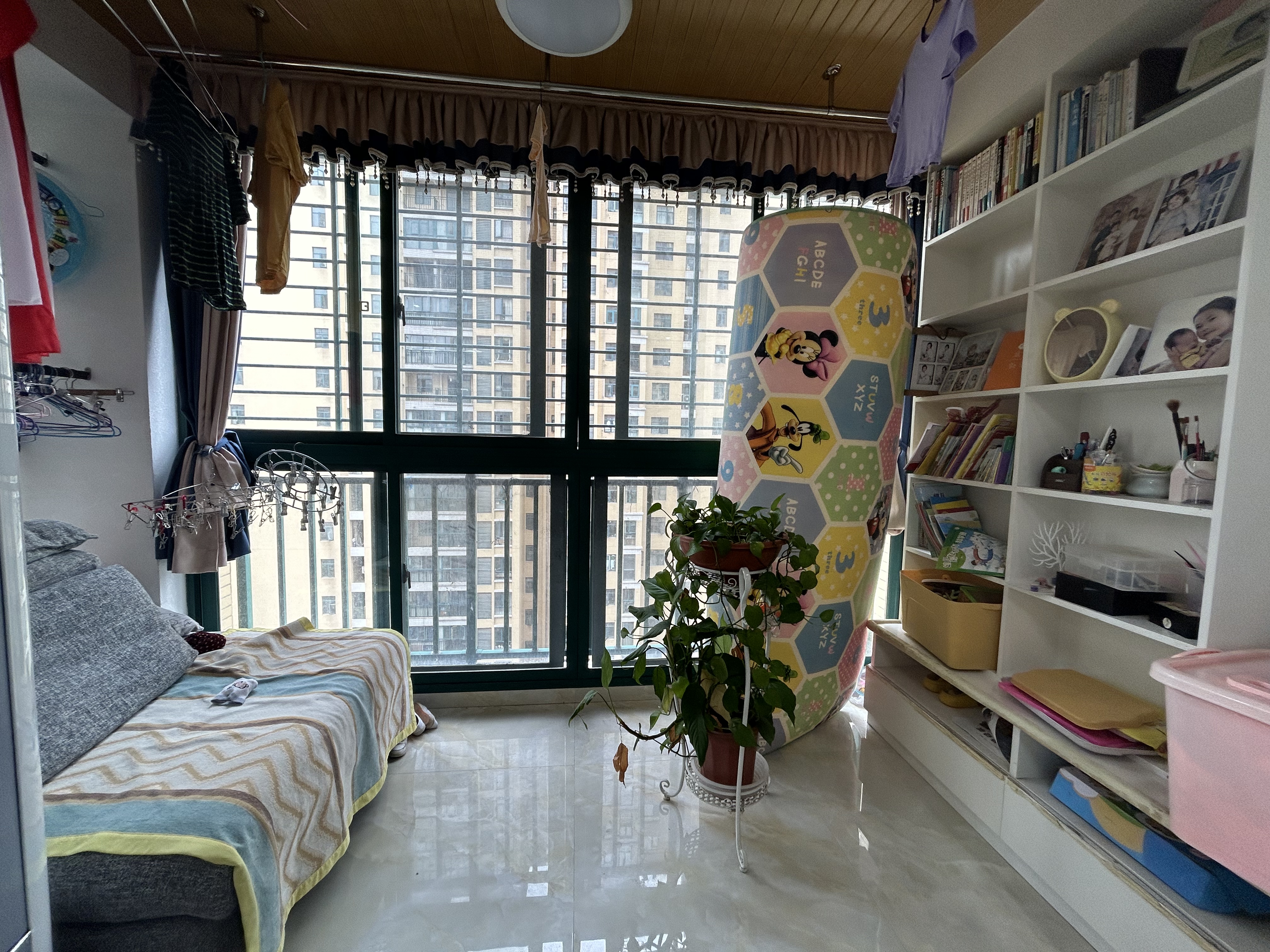 新城一号.精装三房.证件在手满二.看房方便