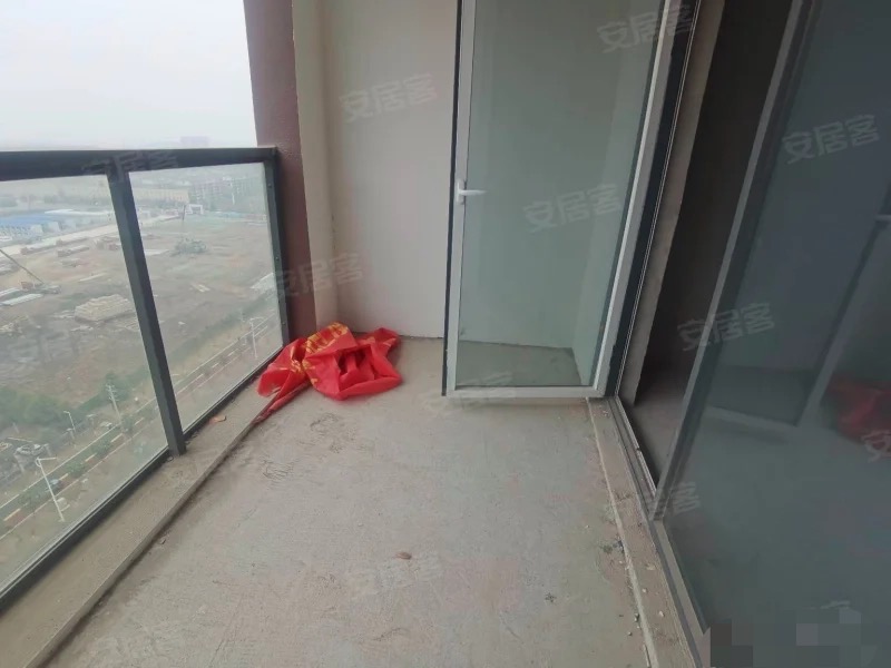 338，城南，蓝天白云，次新小区，毛坯3房2厅2卫，单价5700+，证满二，捡漏