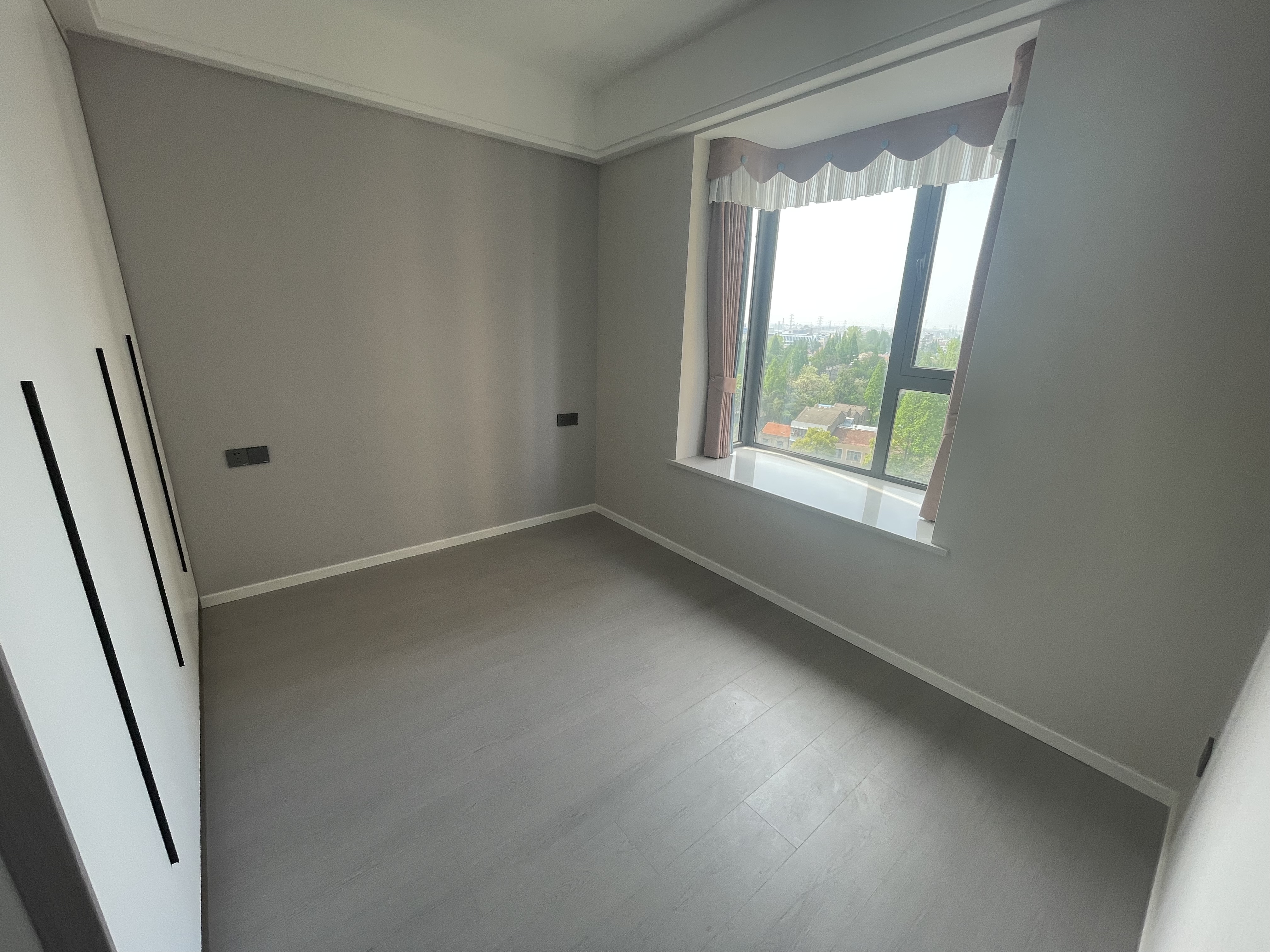 紫润尚城三房两卫全新装修大阳台采光好满二